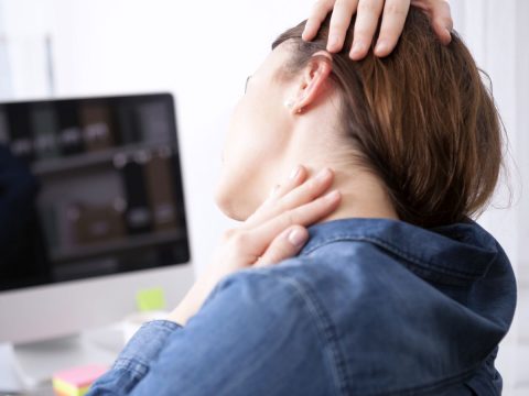 neck-pain-desk-